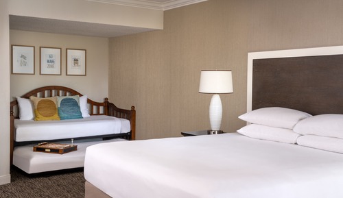 Family Room (1 King Bed and 1 Trundle Bed)