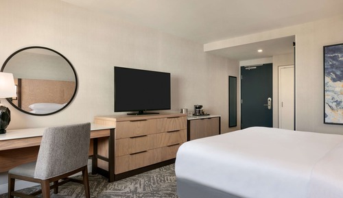 Room, 1 King Bed, Accessible, Bathtub (Mobility & Hearing, Fitness)