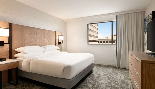 Suite, 1 King Bed, Accessible, Bathtub (Mobility & Hearing, 2 Rooms)