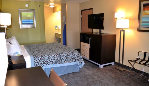 Room, 1 King Bed, Non Smoking, Microwave