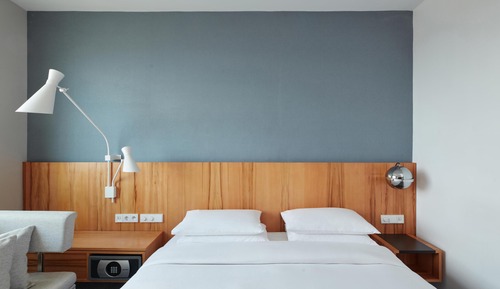 Room, 1 King Bed (With High Floor, And Club Access)