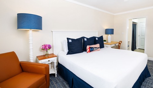 Room, 1 King Bed (Straits View/Lodge King, Dog Friendly)