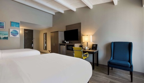 Standard Room, 2 Queen Beds, Balcony, Pool View (2nd Floor)