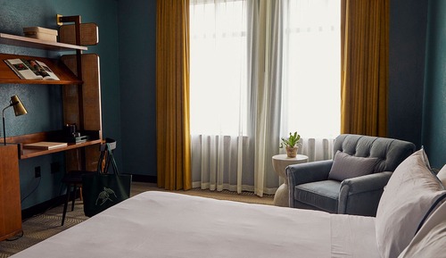 Premier Room, 1 King Bed (Artist's)