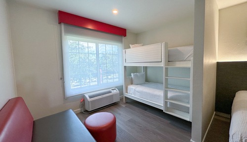 Junior Suite, Non Smoking (2 Queen Beds & 1 Bunk Bed)