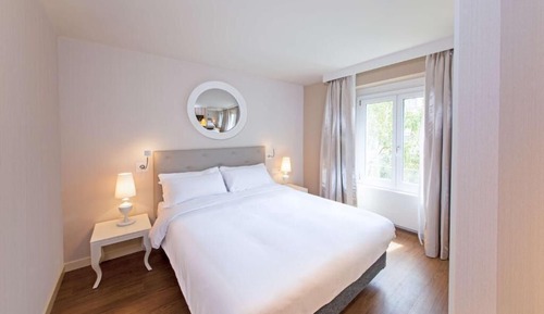 Business Room, Garden View