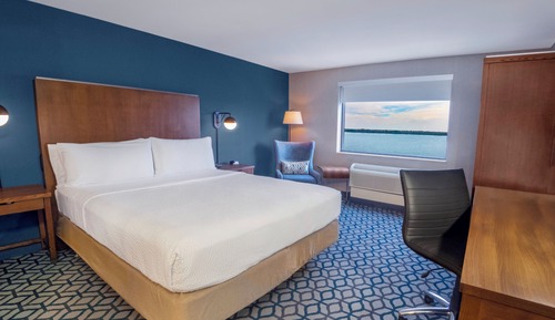 Standard Room, 1 King Bed, River View