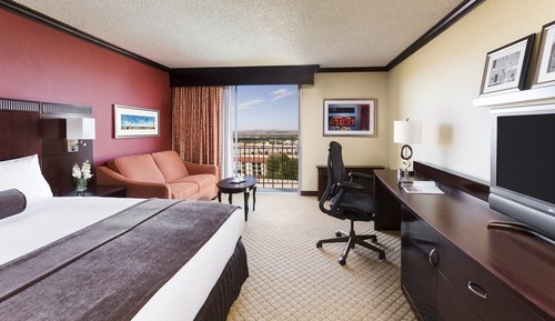 Standard Room, 1 King Bed, Balcony