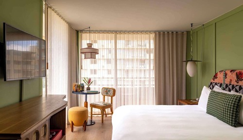 Room, 1 King Bed, Corner (with Lanai)