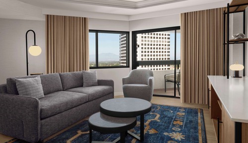 Suite, 1 King Bed with Sofa bed, Corner