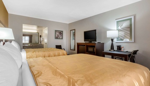   2 Queen Beds, Nonsmoking, Pet Friendly