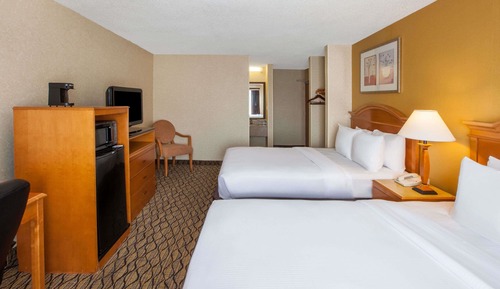 Room, 2 Queen Beds, Non Smoking