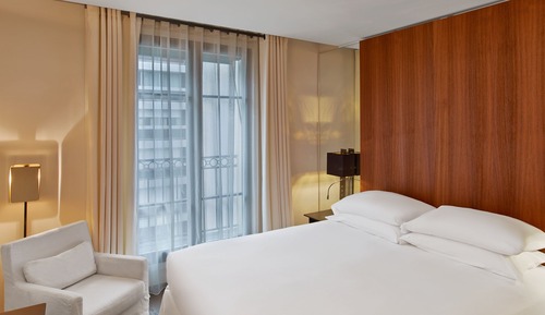 Deluxe Room, 1 Queen Bed, Balcony