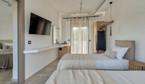 Deluxe Quadruple Room