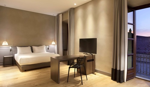 Junior Suite (Extra Bed 2 adults + 1 child)