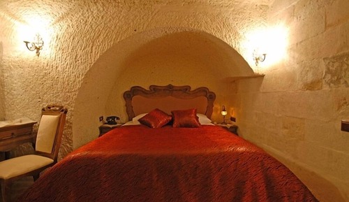 Arch Cave Suite 