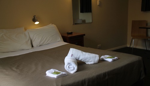 Queen room no view with 1 Queen bed