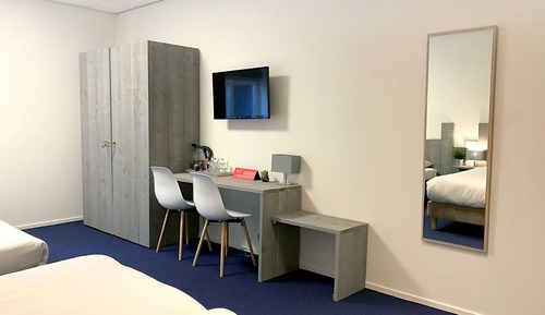 Family Room, Multiple Beds (9)