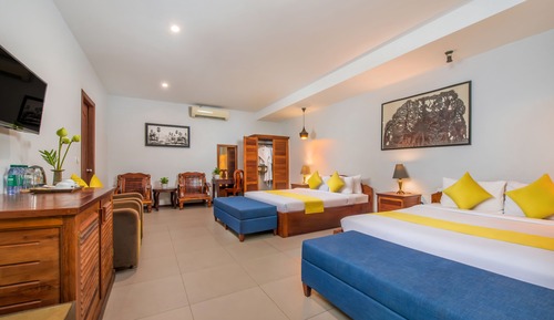 Deluxe Family Room