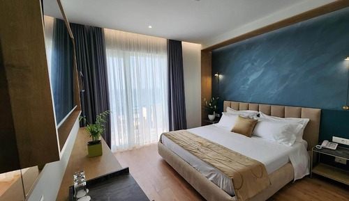 Superior Double Room with Balcony and Sea View