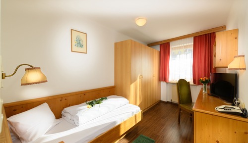 Basic Single Room (Enzian)