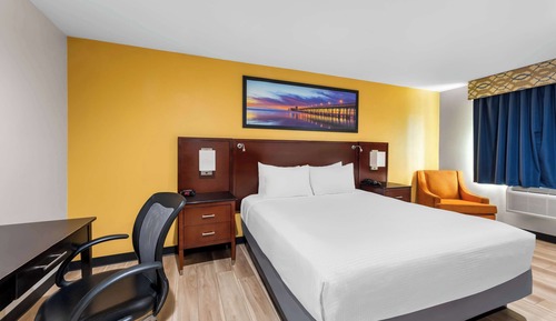 Standard Room, 1 Queen Bed, Non Smoking