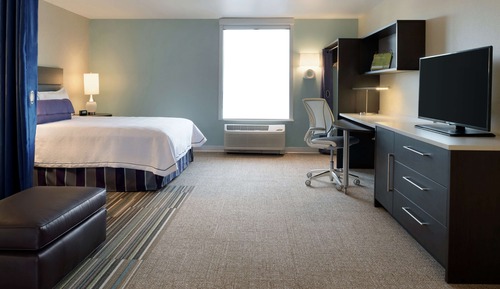 Studio, 1 Queen Bed, Accessible (Roll-in Shower)