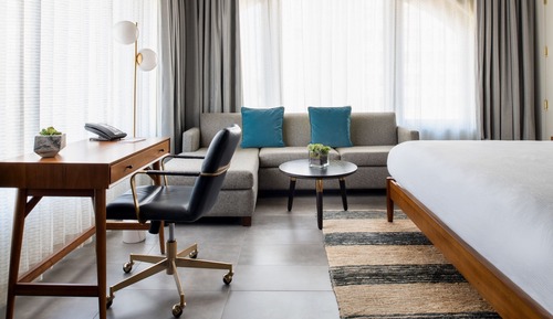 Suite, 1 King Bed, City View, Corner