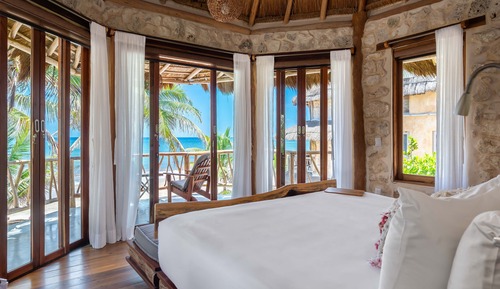 Suite, 1 King Bed, Beach View, Oceanfront