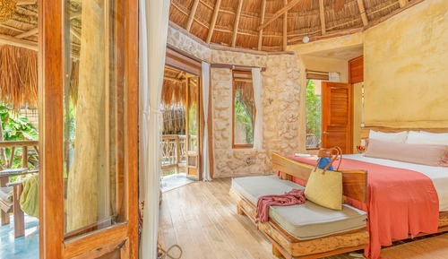 Family Villa, Balcony