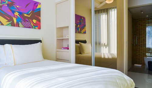 2 Bedroom Water (a double bed in first bedroom, a single bed in second bedroom) 