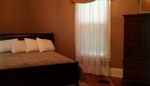 Room, 1 King Bed, Shared Bathroom, Ground Floor
