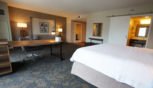 Suite, 1 King Bed, Non Smoking