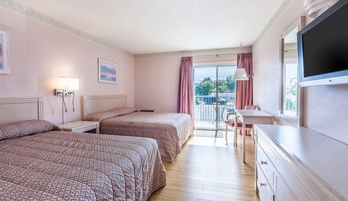 Standard room, 2 queen beds, kitchenette