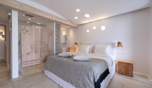 Deluxe Room, Hot Tub