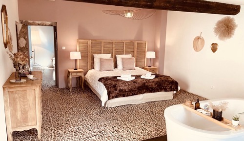 Deluxe Suite, Private Bathroom (Envol de Papillons)