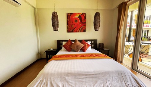 Honeymoon Suite