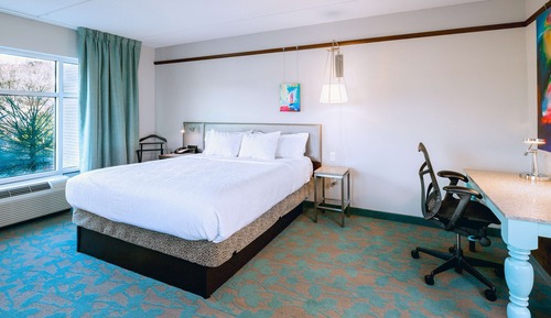 Room, 1 King Bed, Non Smoking, Corner