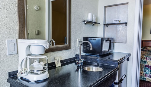 Pool/Oceanview 1 Bedroom Non-Efficiency Suite