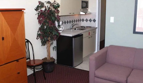 Pool/Oceanview 1 Bedroom Efficiency Suite w/Queen Bed