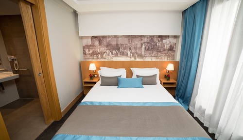 Standard Room, 1 Queen Bed