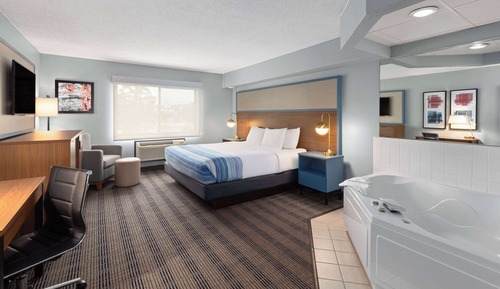 Deluxe Room, 1 King Bed, Non Smoking (Second Floor)