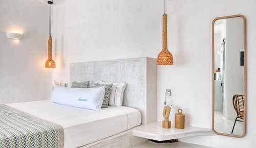Premium Suite with cave heated plunge pool with jets