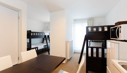 Studio with full kitchen and own bathroom