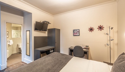Room, 1 Queen Bed (Chambre 6)