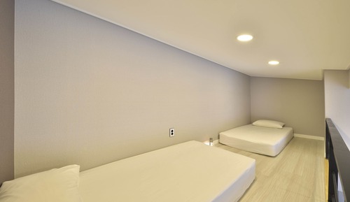 Family Room (Suite)