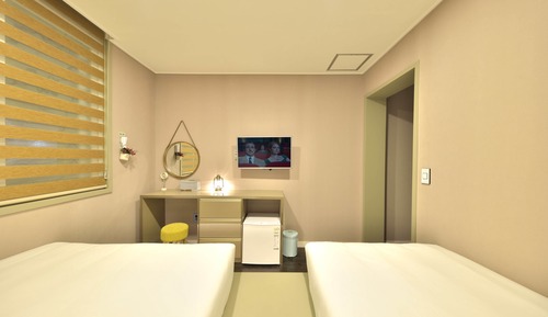 Standard Twin Room, City View