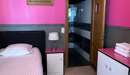 Deluxe Apartment (Sydney)