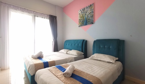 Design Apartment, 4 Bedrooms, Partial Sea View