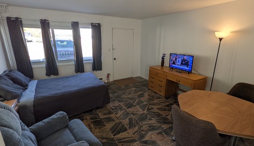 Standard Room, 1 Queen Bed, Kitchen